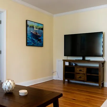 Walk To The Beach! Two Bedroom Unit In The Heart Of Jax Beach